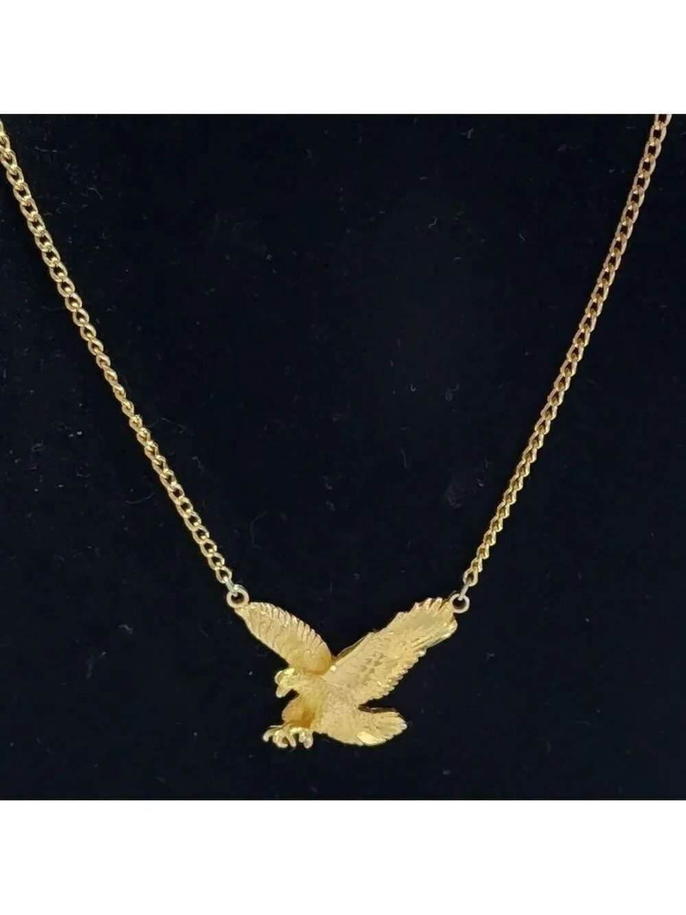 Vintage Mans Large Goldtone 3D Eagle Hawk pendant Necklace 20